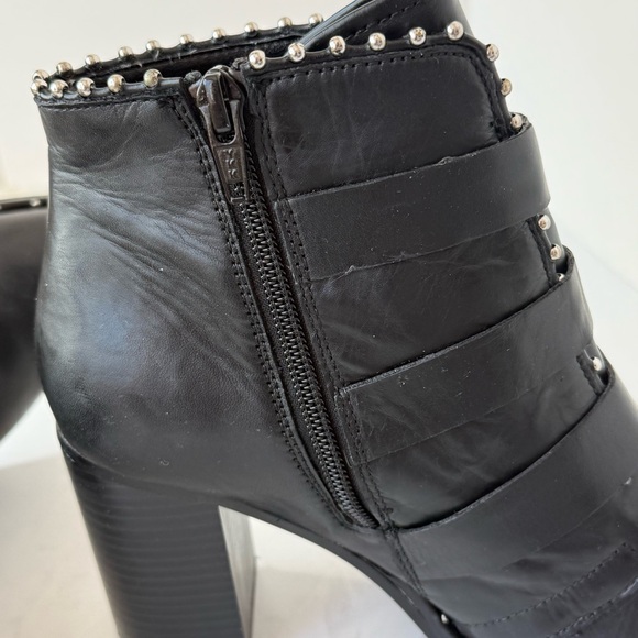 Steve Madden Edgy Black Leather Studded Block Heel Ankle Booties Sz 7 - Picture 12 of 16